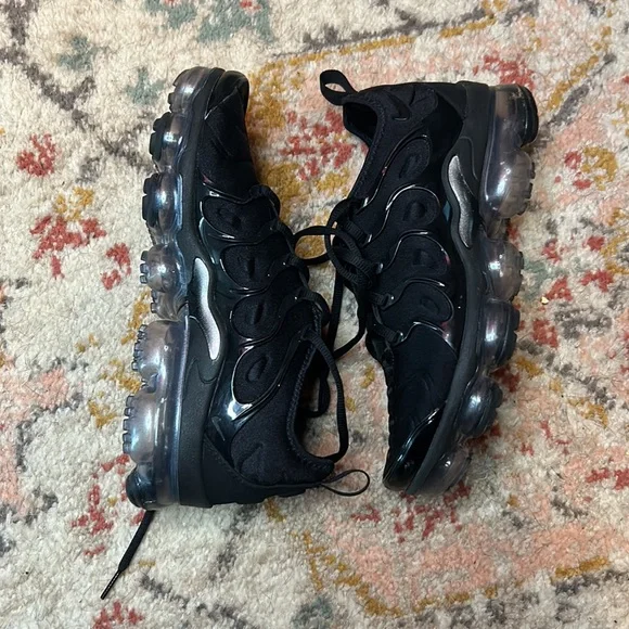 Nike Tennis Shoes - Picture 2 of 5